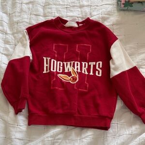 H&M Hogwarts Red Crewneck Sweatshirt with White Sleeve Panels